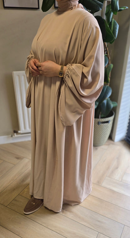 Abaya Mia - Timeless Elegance in Medina Silk